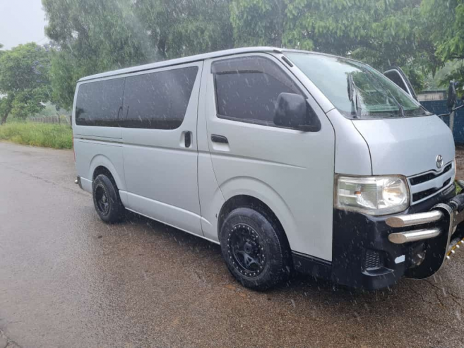 TOYOTA HIACE BABY QUANTUM AF