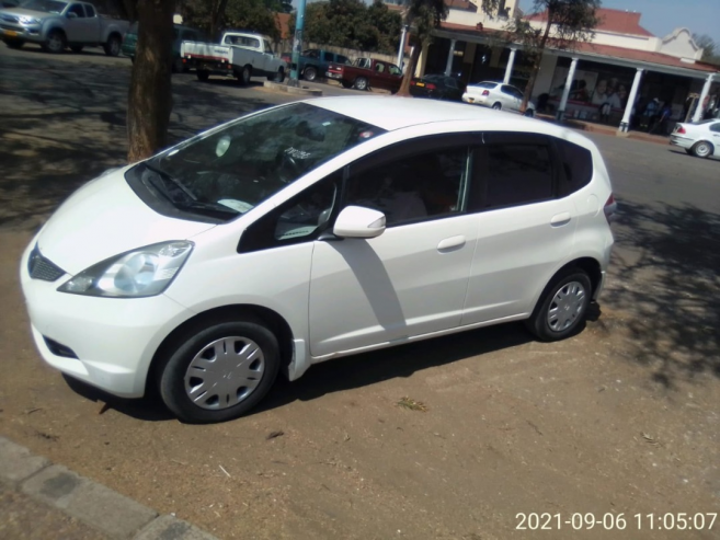 HONDA FIT NEWSHAPE RECENT @ $ 6000