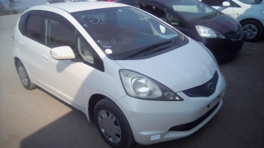 HONDA FIT NEWSHAPE RECENT @ $ 6000