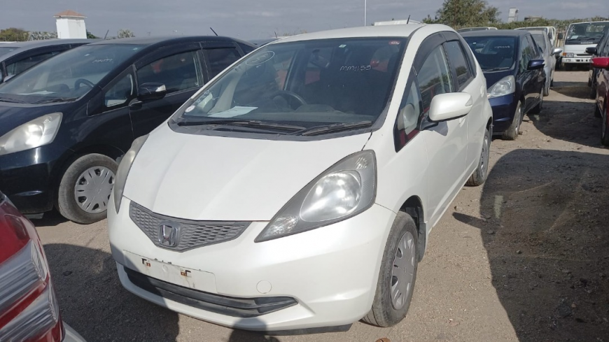 HONDA FIT NEWSHAPE RECENT @ $ 6000