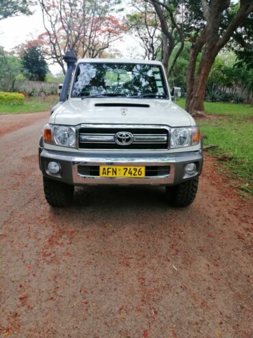 TOYOTA HILUX LAND CRUISER LX V8 4WD l Mupa Car Dealer