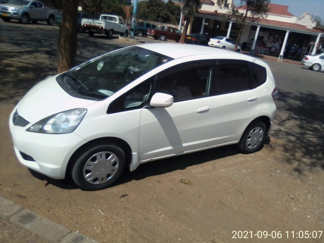 HONDA FIT NEWSHAPE RECENT @ $ 6000