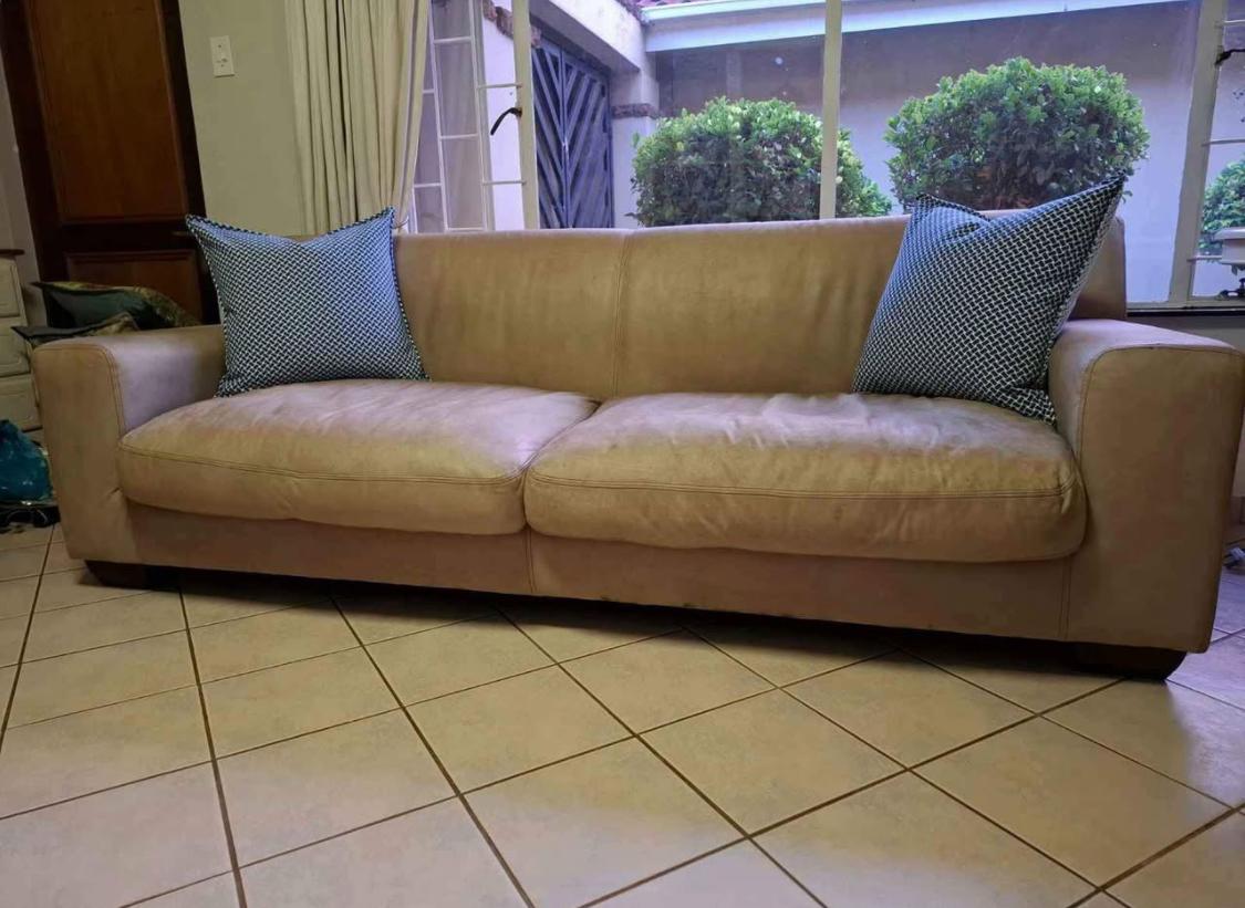 Genuine leather beoreaueiful 3 & 4  seater couches. Excellent condition – buyorsell.shopping