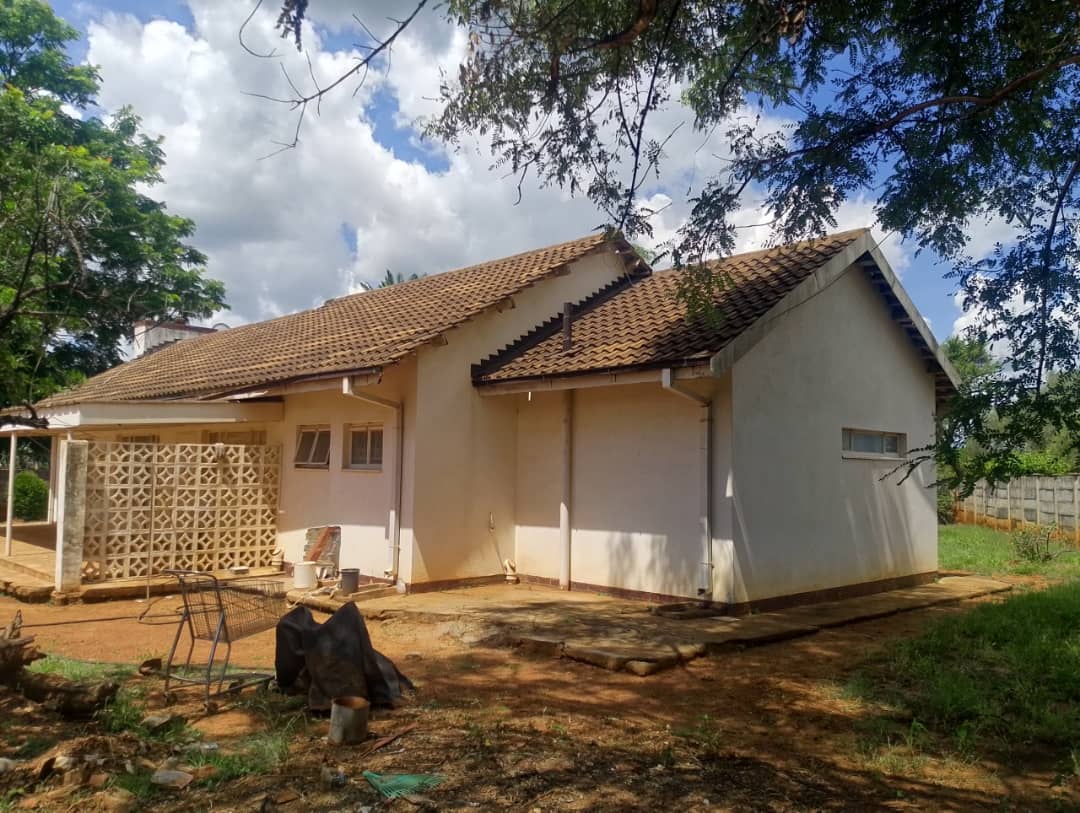 3 bedroomed with en-suite house for sale in Old Parklands Bulawayo