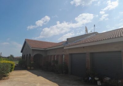 4-Bedroomed-house-for-sale-in-Sauce-town-Bulawayo-Buyorsell-Marketing