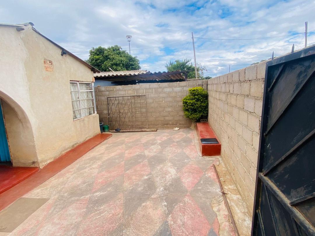 5-roomed house for sale in Nkulumane 5, Bulawayo – Buyorsell Marketing